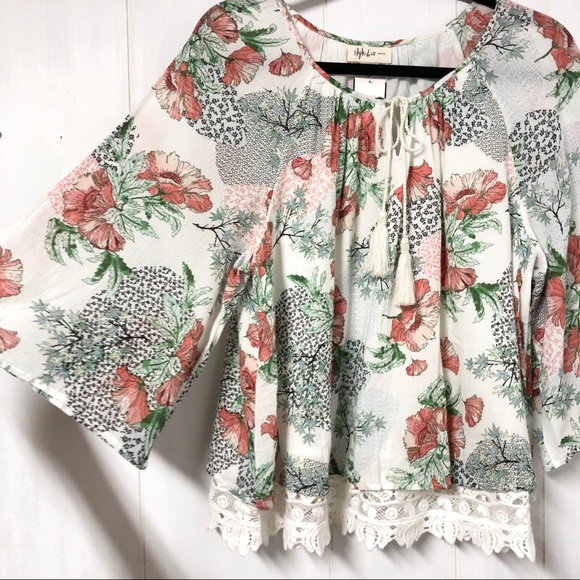 Floral Peasant Top w Crochet Lace Trim - Picture 5 of 6